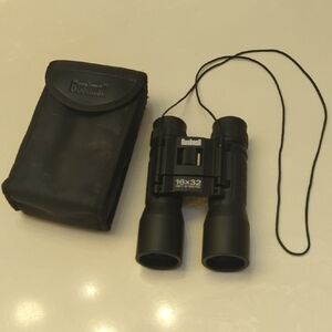 Bushnell 16x32 Binoculars